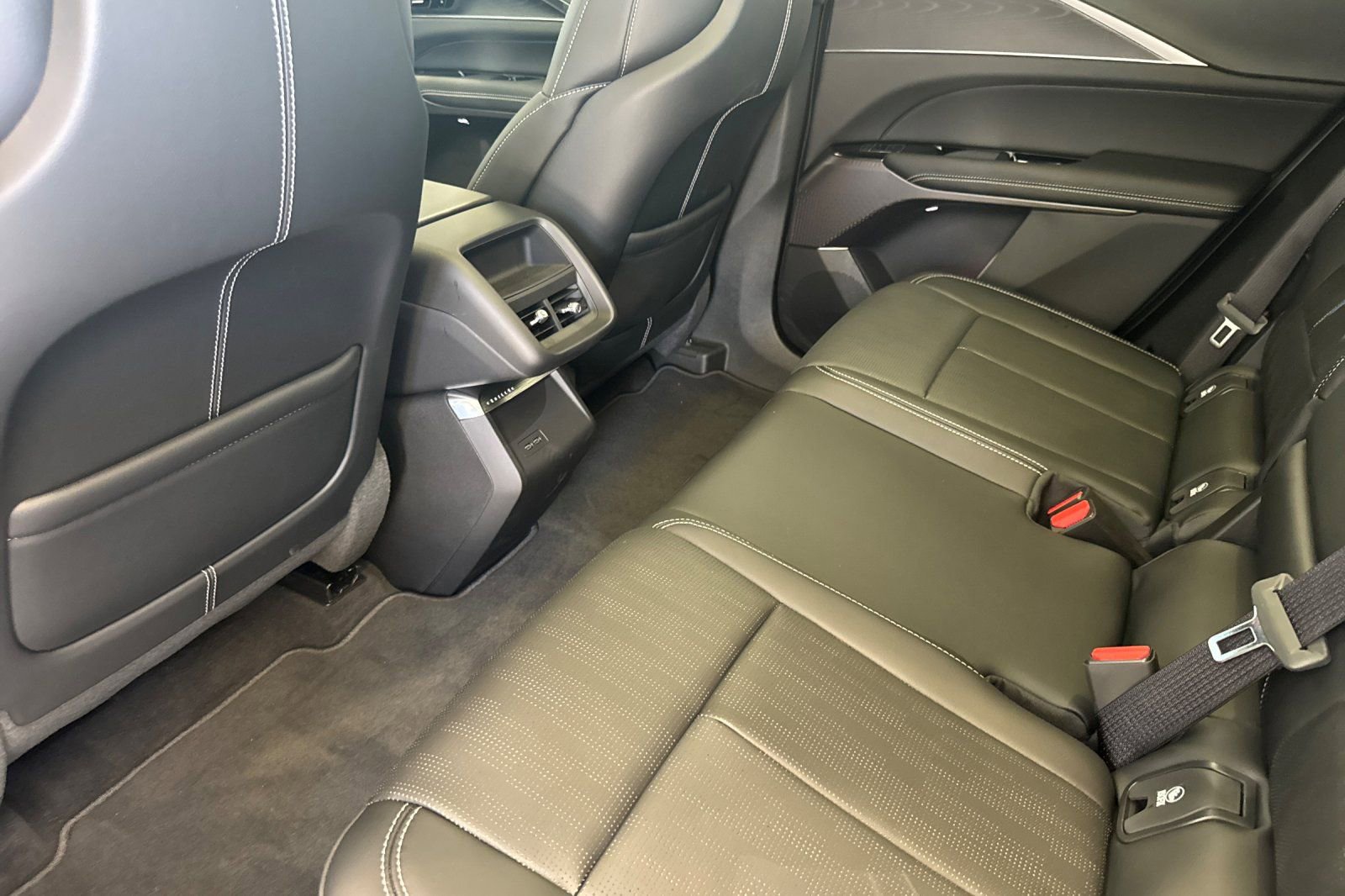 2025 Cadillac Lyriq Luxury photo 11