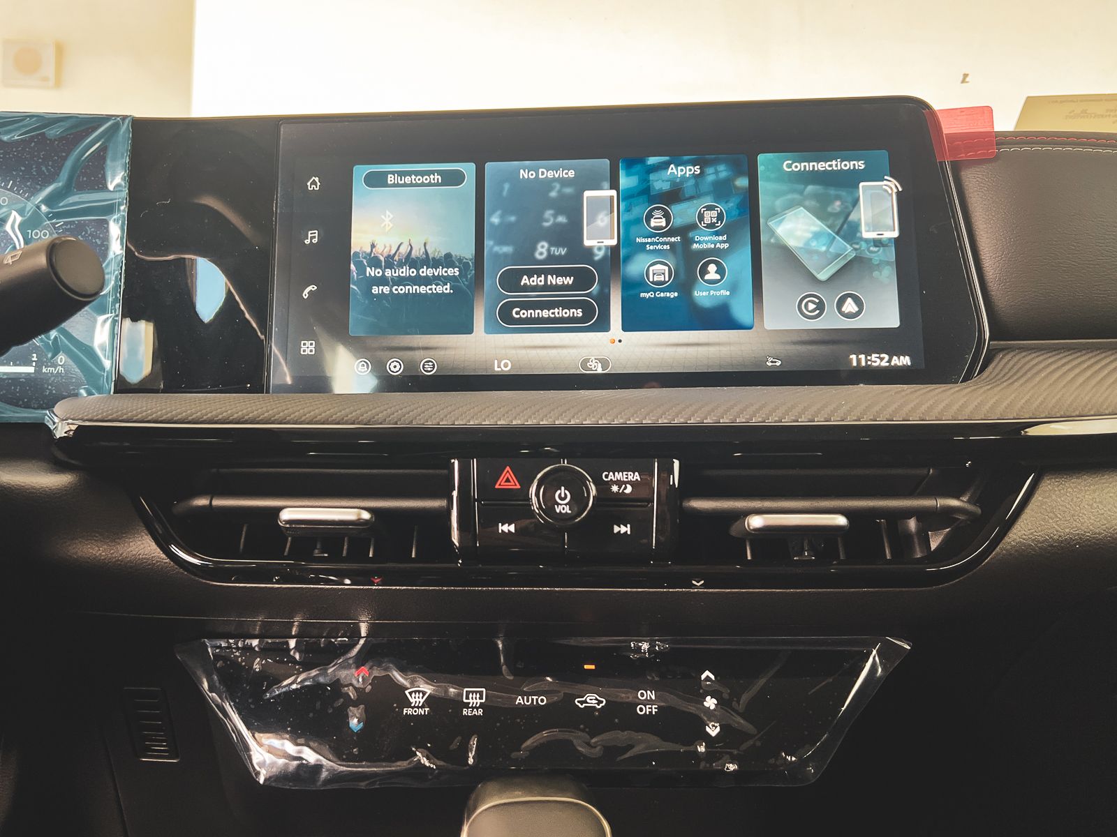 2026 Nissan Kicks SR photo 14