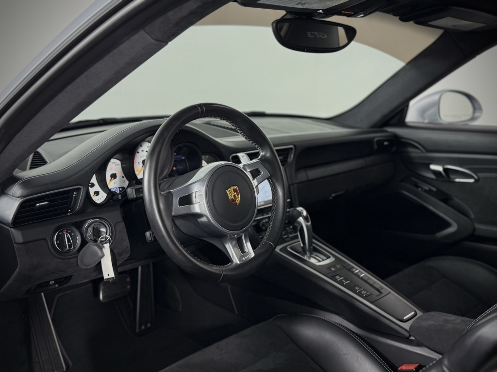 2016 Porsche 911 Turbo S photo 4