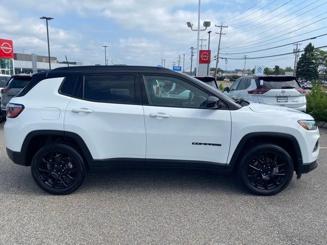 2022 Jeep Compass Altitude photo 2