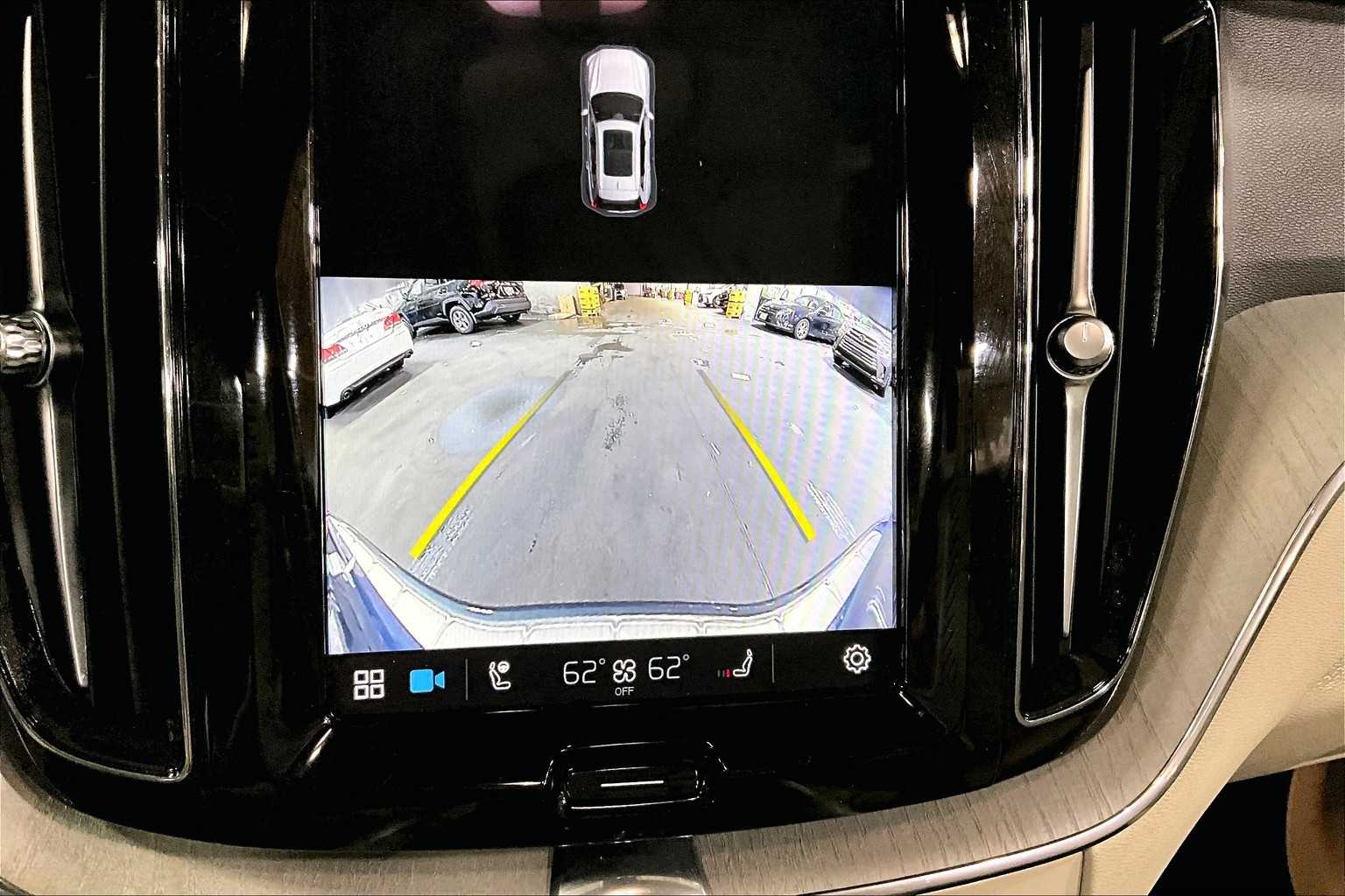 2024 Volvo XC60 Plus photo 26