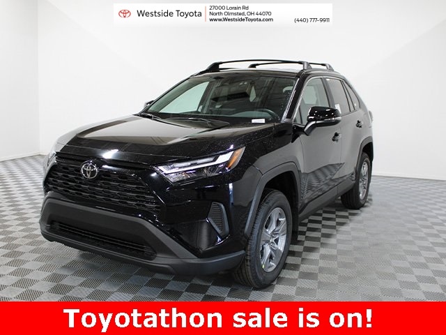 2025 Toyota RAV4 LE's photo