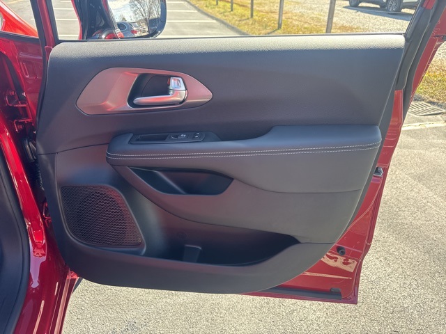 2025 Chrysler Pacifica photo 9