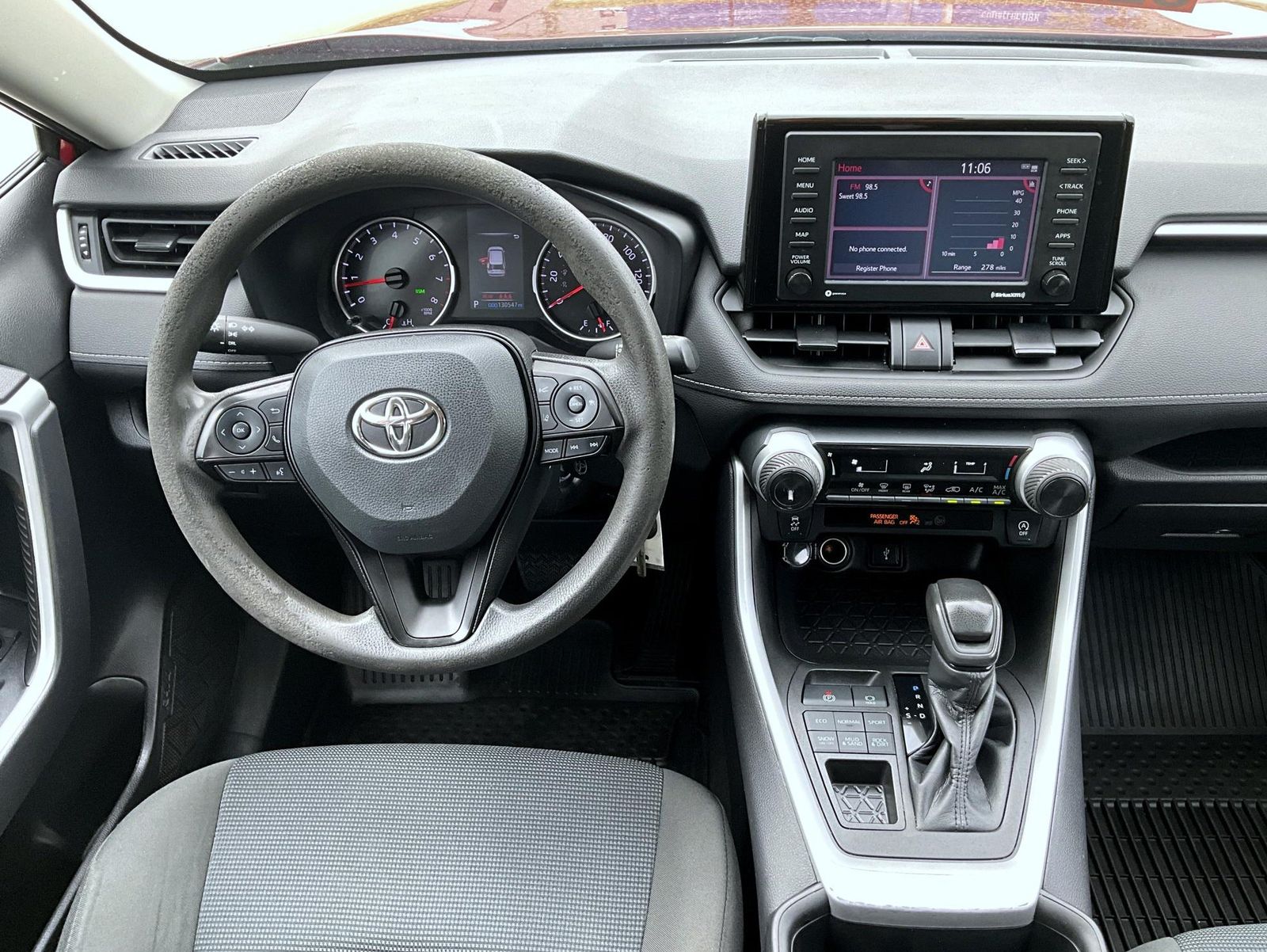 2022 Toyota RAV4 LE photo 13