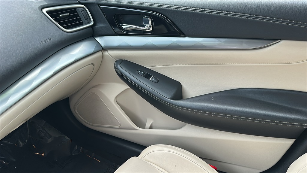 2021 Nissan Maxima SV photo 28