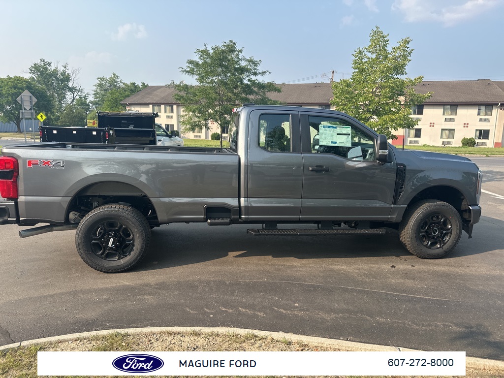 2025 Ford F-350 XL photo 3
