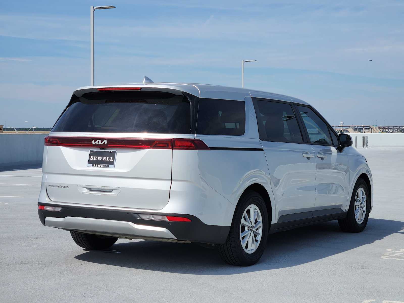 2022 Kia Carnival LXS photo 5