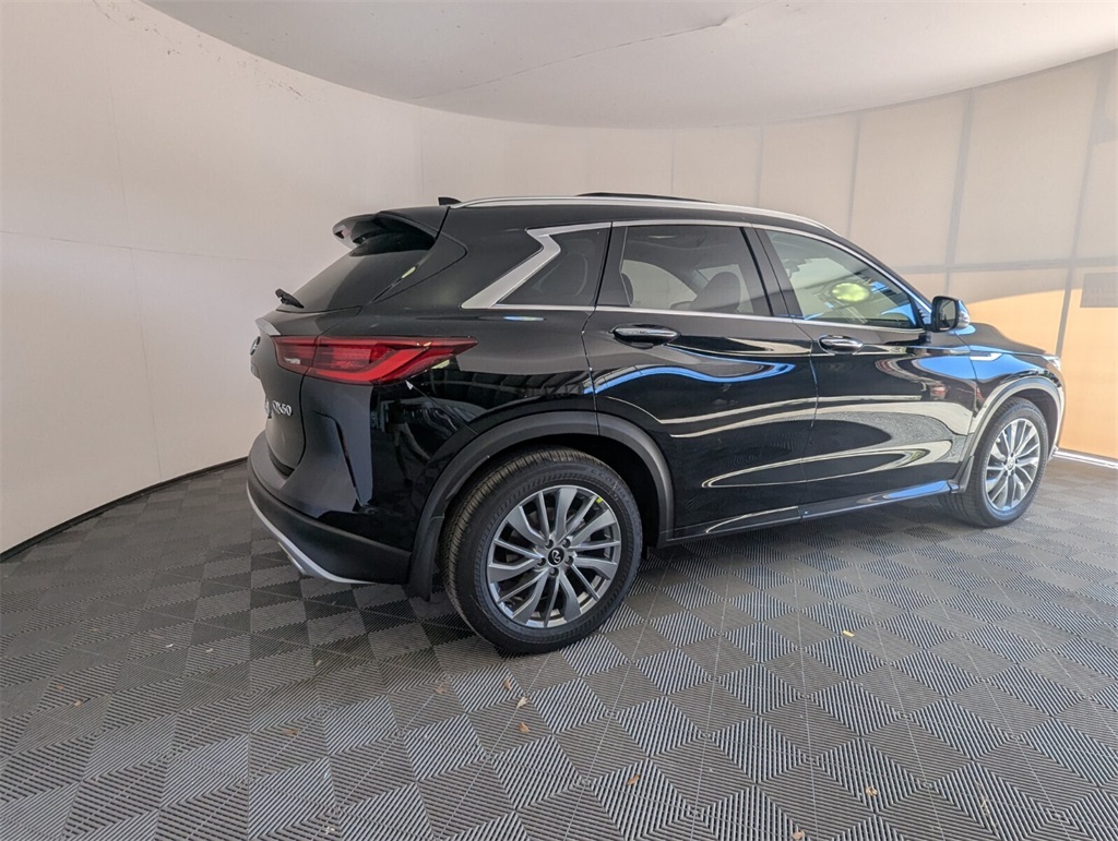 2025 Infiniti QX50 Luxe AWD photo 10
