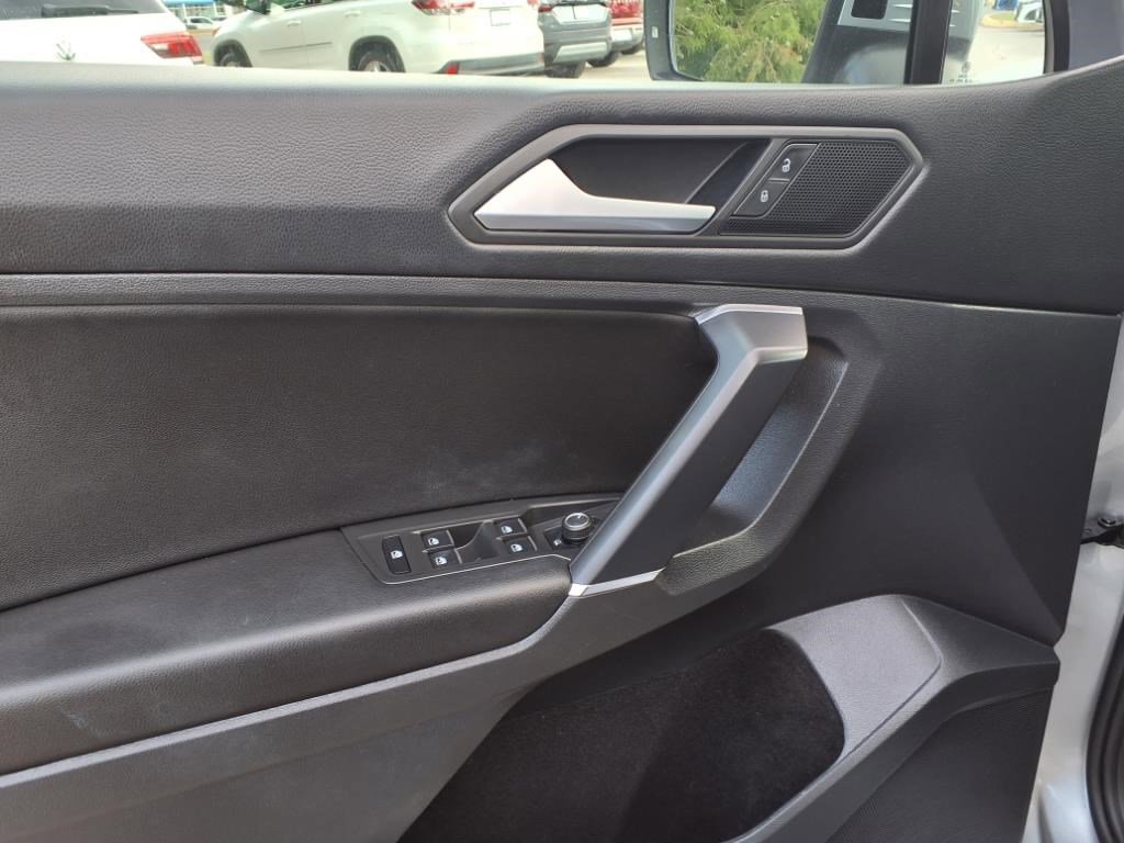 2020 Volkswagen Tiguan SE photo 11