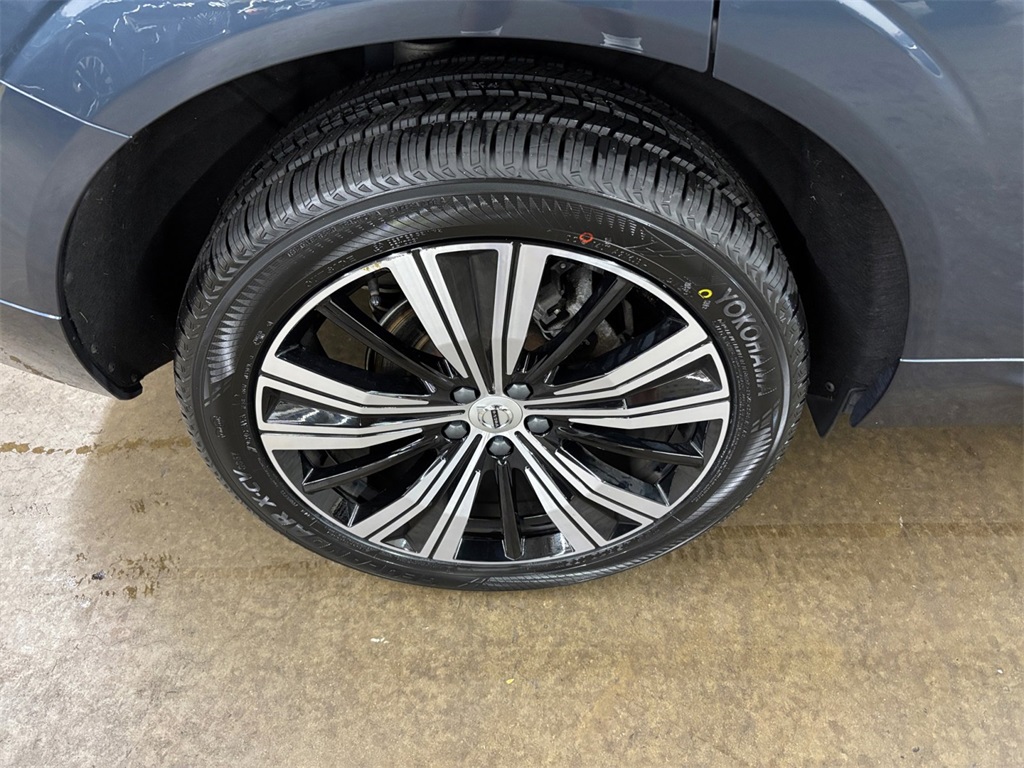2023 Volvo XC60 B5 Plus photo 35