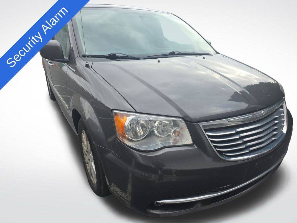 2016 Chrysler Town & Country Touring photo 3