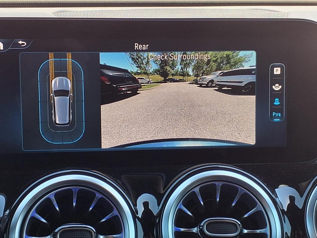 2025 Mercedes Benz GLB 250 photo 7