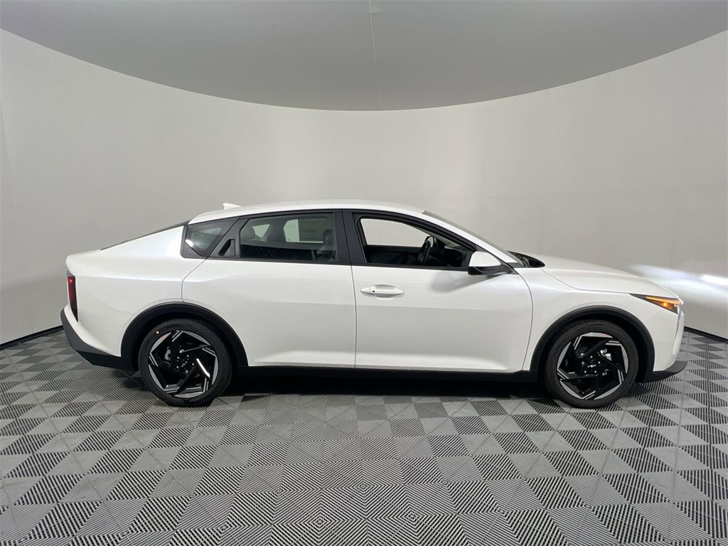 2025 Kia K4 EX photo 2