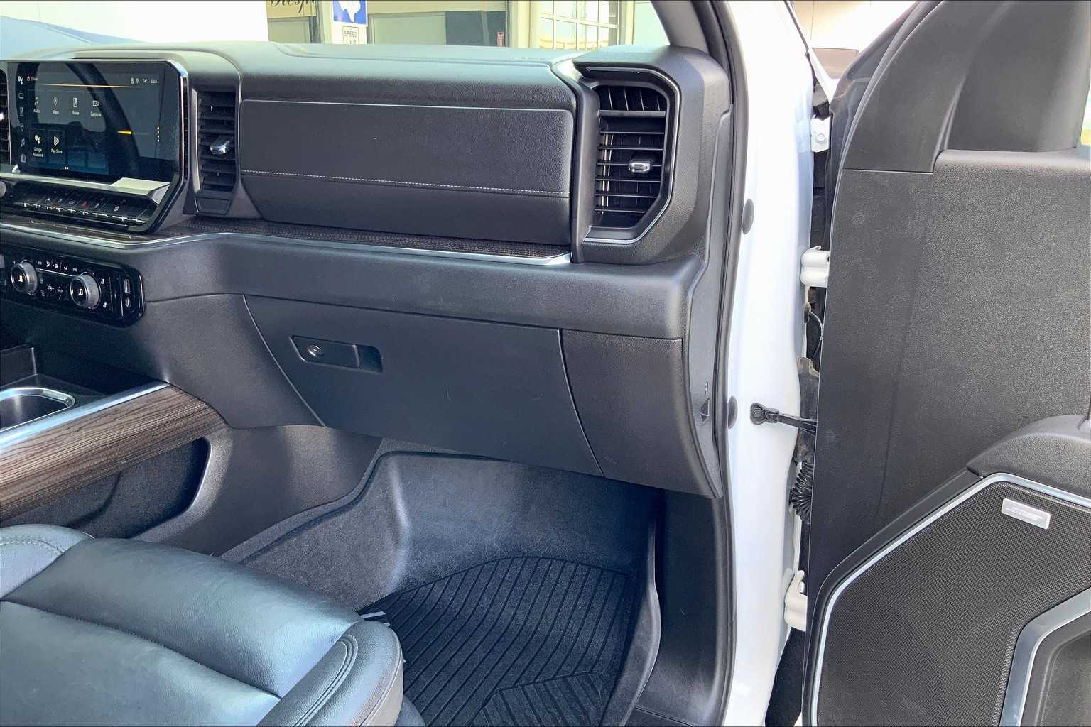 2023 Chevrolet Silverado 1500 RST photo 18