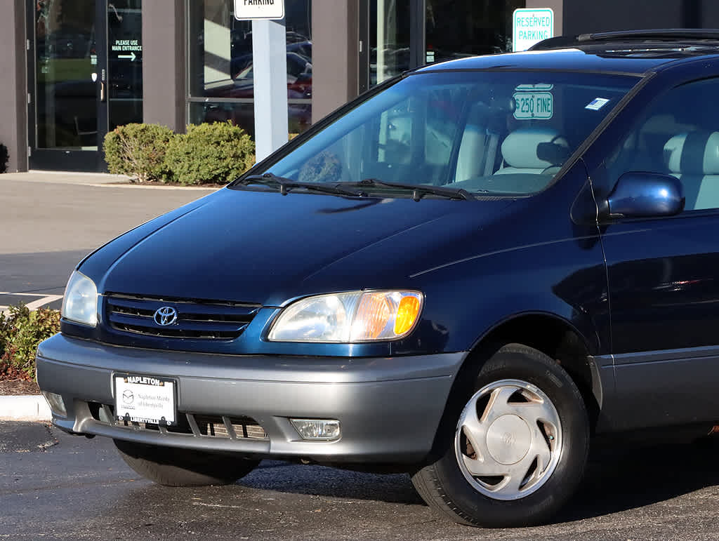 Used 2002 Toyota Sienna XLE with VIN 4T3ZF13C12U494188 for sale in Libertyville, IL