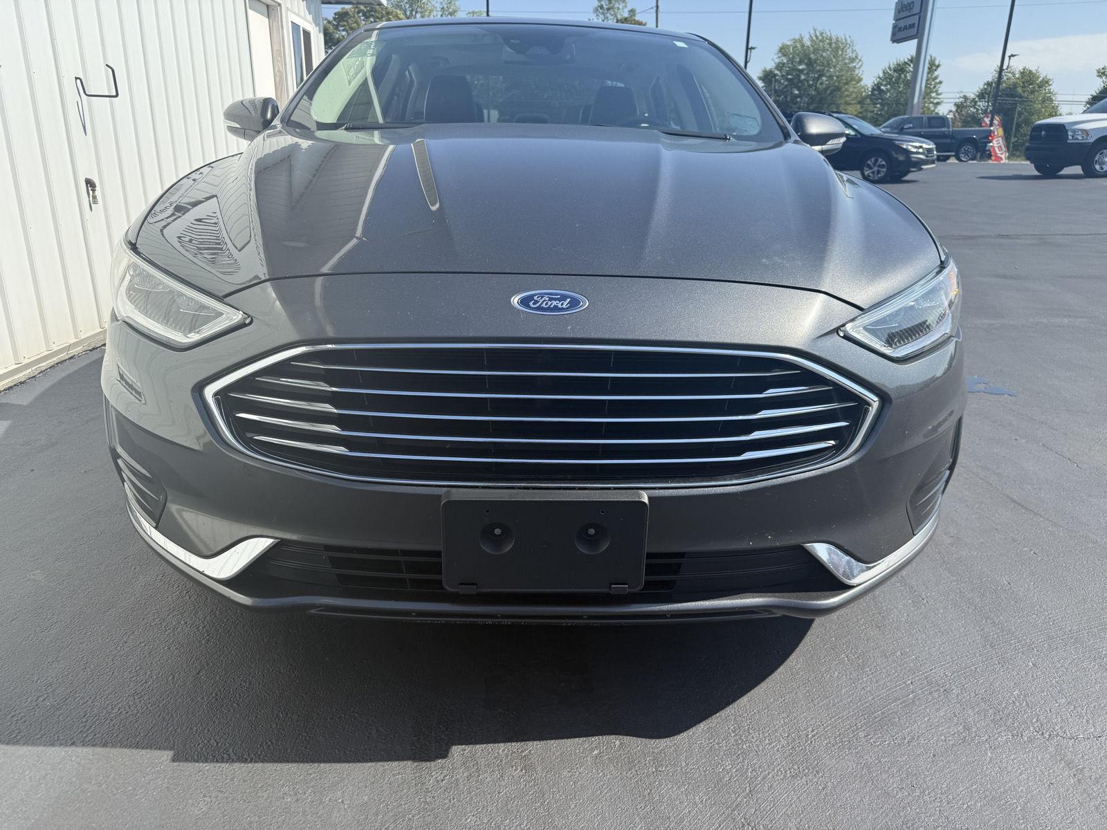 2019 Ford Fusion SEL photo 4