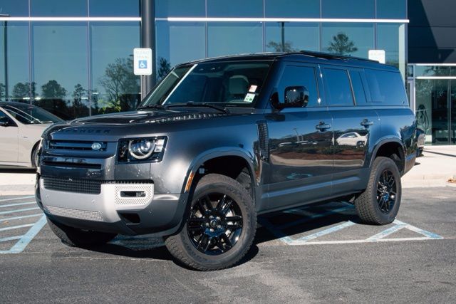 2025 Land Rover Defender S's photo