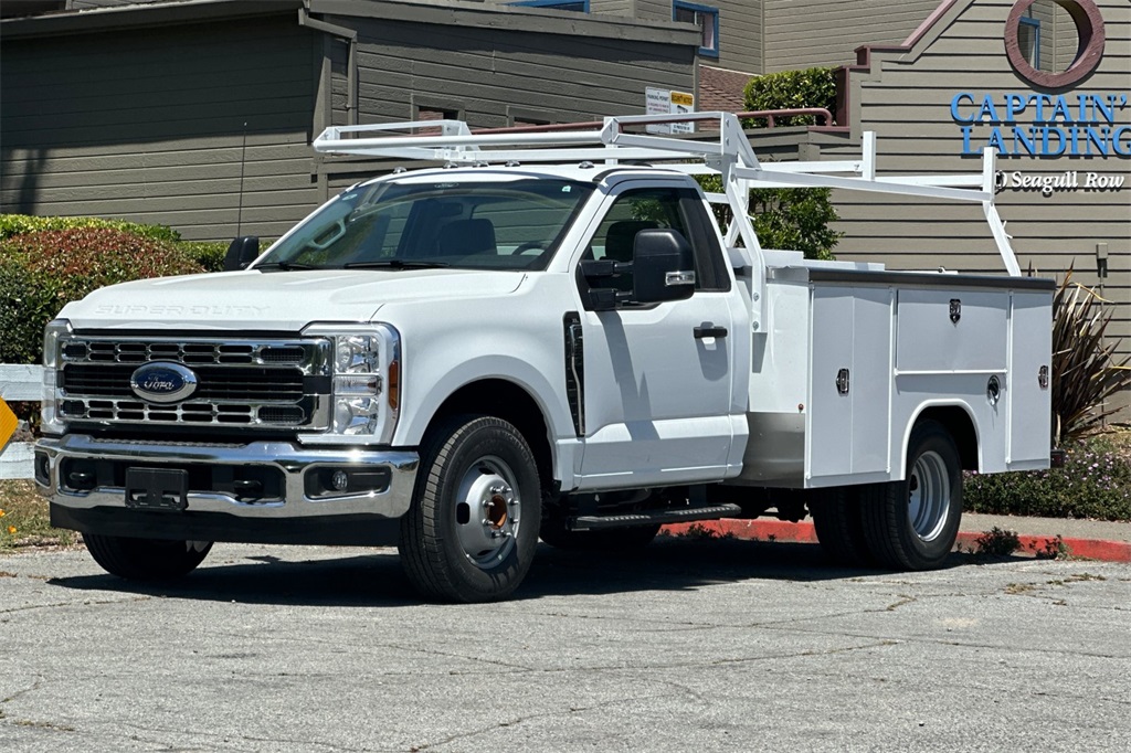 2025 Ford F-350 photo 8