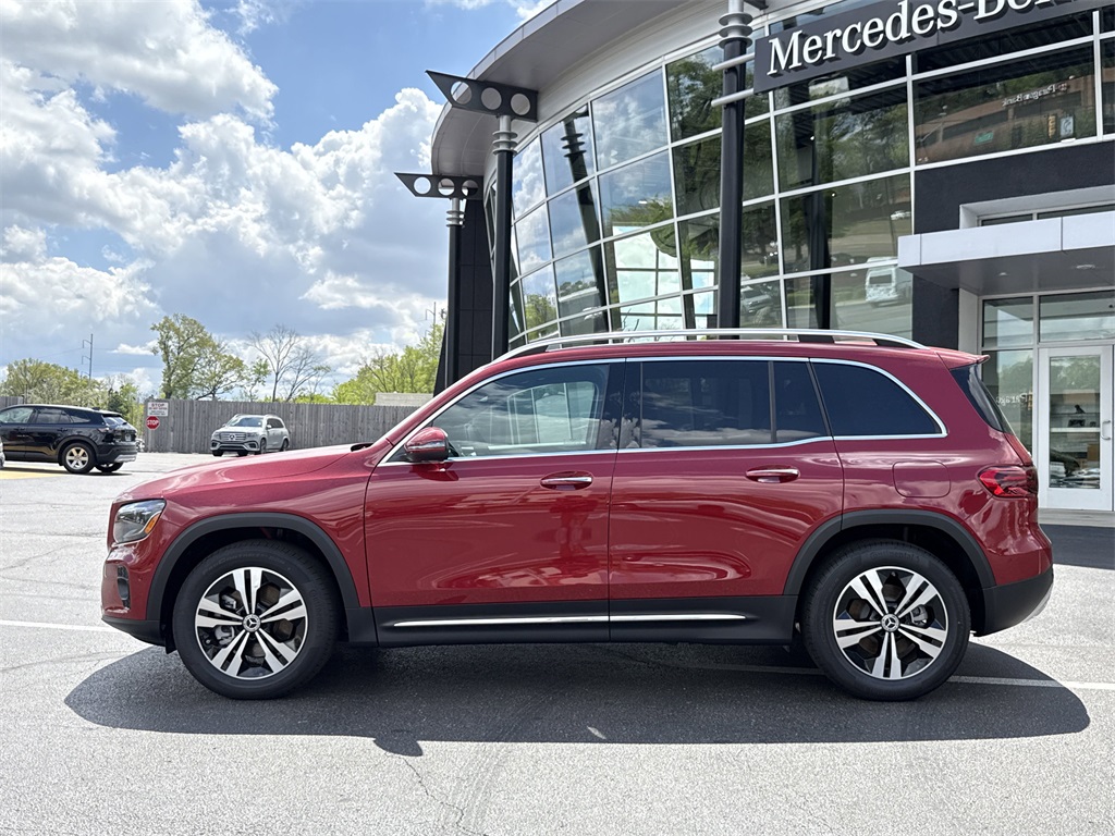 2025 Mercedes Benz GLB 250 photo 2