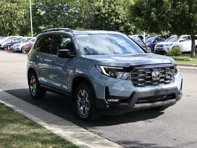 2022 Honda Passport TrailSport photo 2