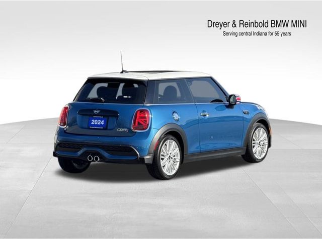 2024 Mini Cooper 2 Door Hardtop Signature photo 4