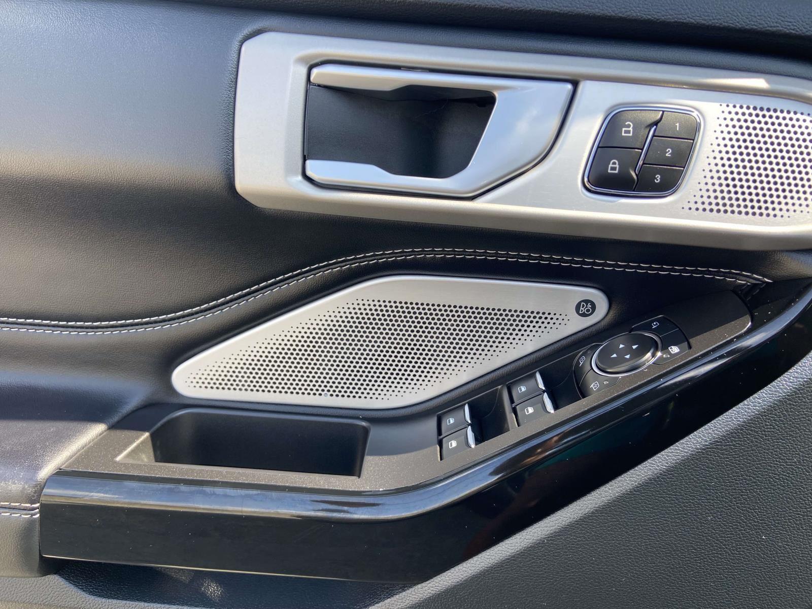 2023 Ford Explorer ST photo 4