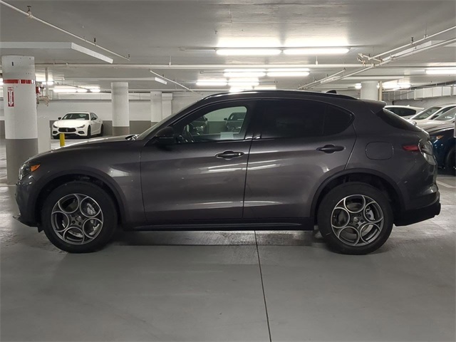 2025 Alfa Romeo Stelvio Sprint Base photo 4