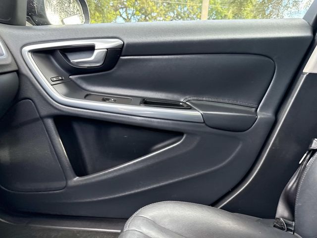 2015 Volvo S60 Platinum R-Design photo 23