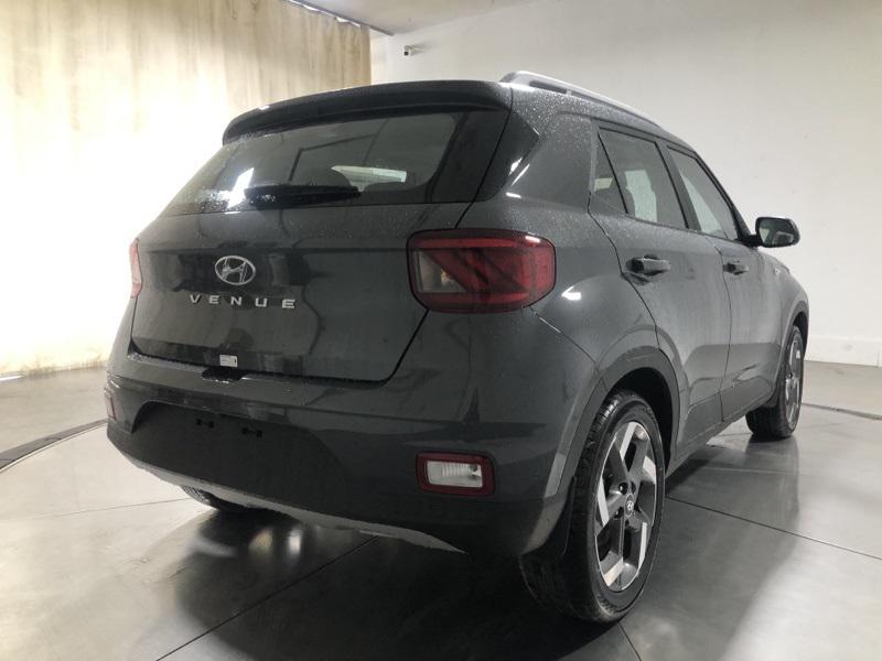 2026 Hyundai Venue SEL photo 3