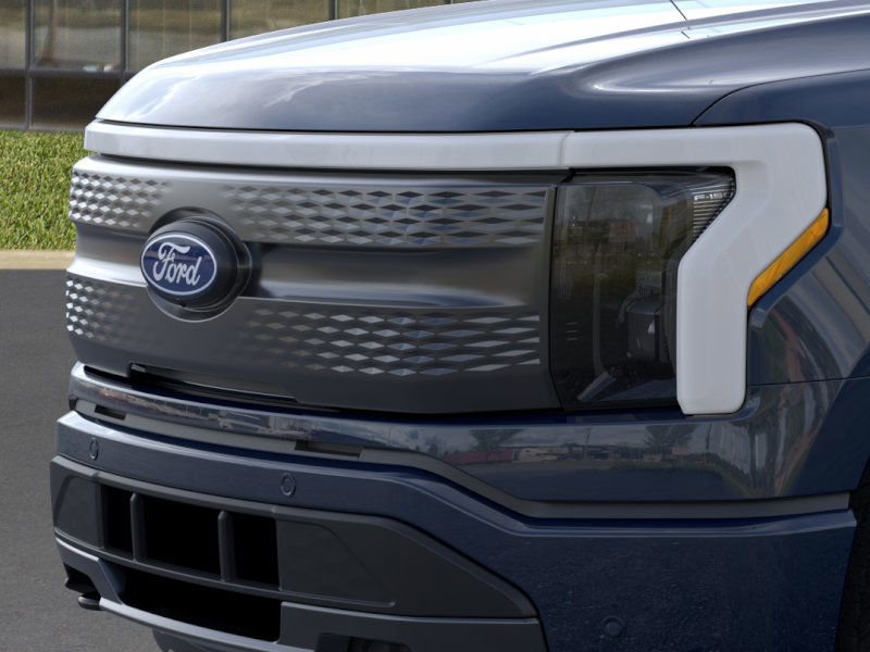 2025 Ford F-150 Lightning photo 17