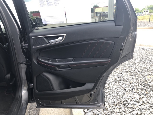 2022 Ford Edge ST photo 19