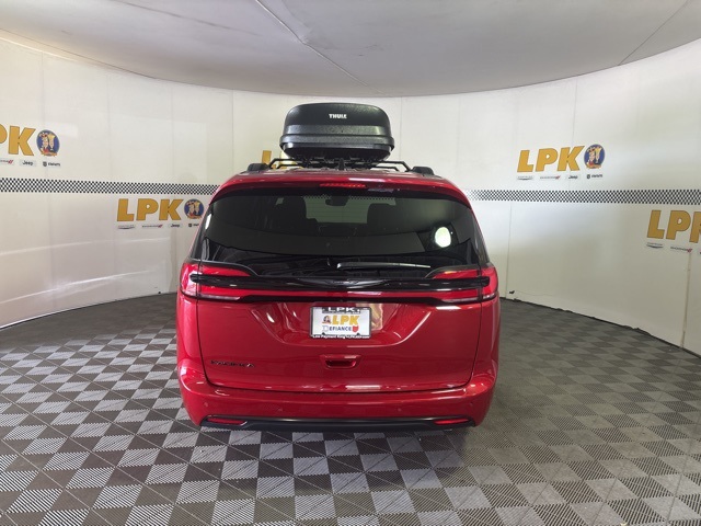 2025 Chrysler Pacifica photo 2