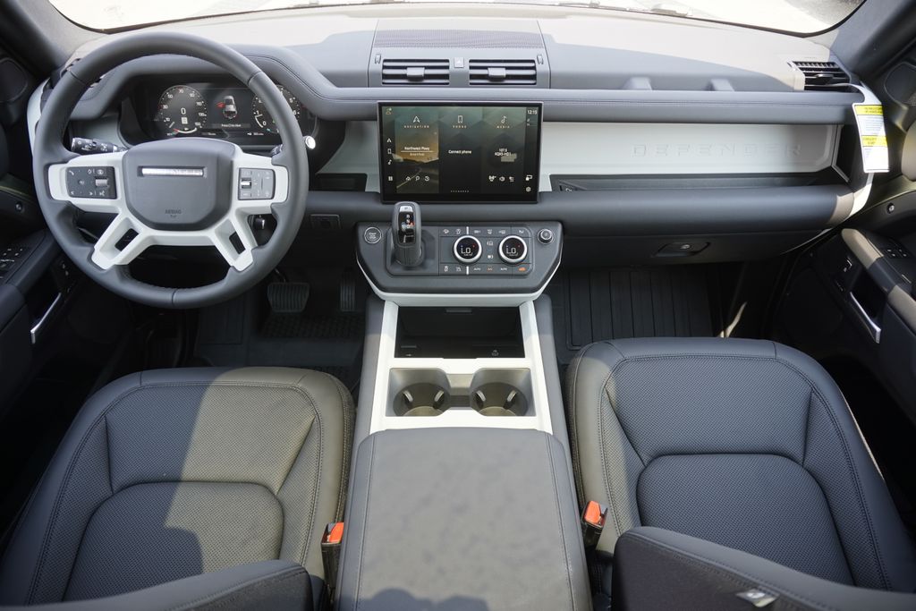 2025 Land Rover Defender 110 S photo 9