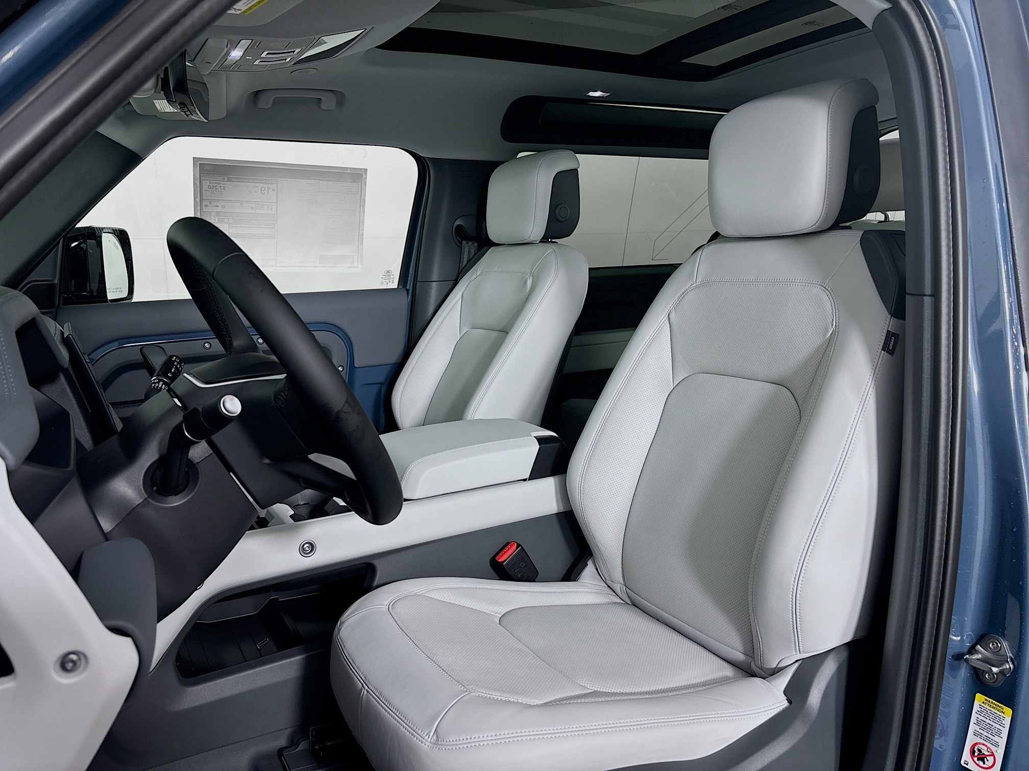 2025 Land Rover Defender 90 X-Dynamic SE photo 17