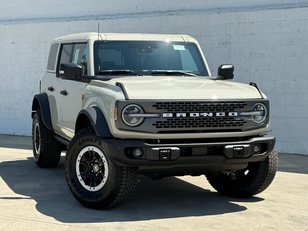 2025 Ford Bronco Badlands photo 2