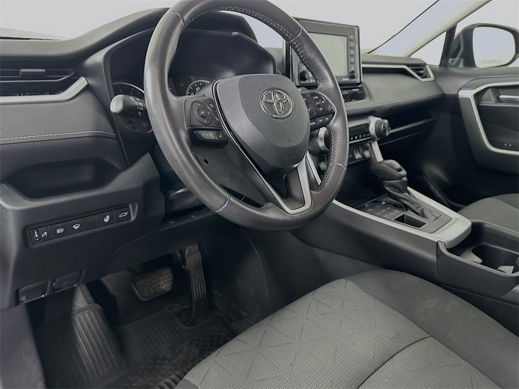 2020 Toyota RAV4 XLE photo 15