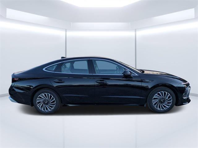 2025 Hyundai Sonata Hybrid SEL photo 2