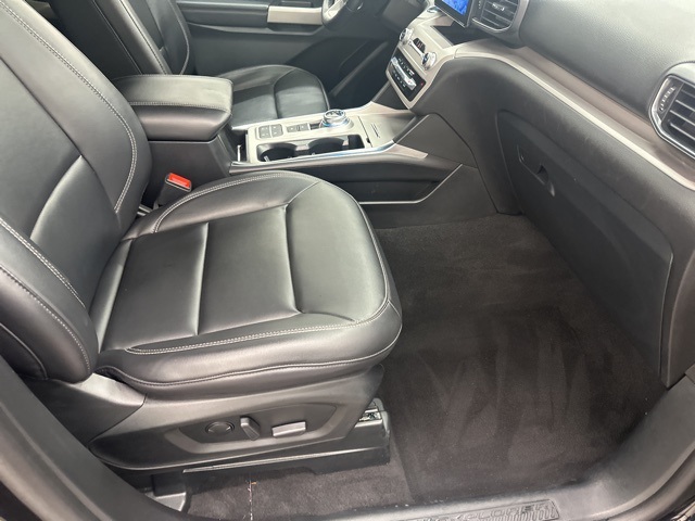 2024 Ford Explorer XLT photo 7