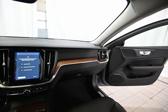2024 Volvo S60 B5 Plus photo 26