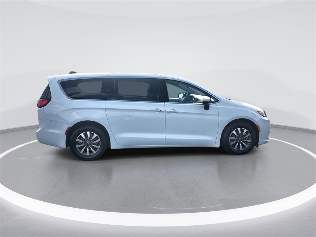 2023 Chrysler Pacifica Hybrid Touring L photo 9