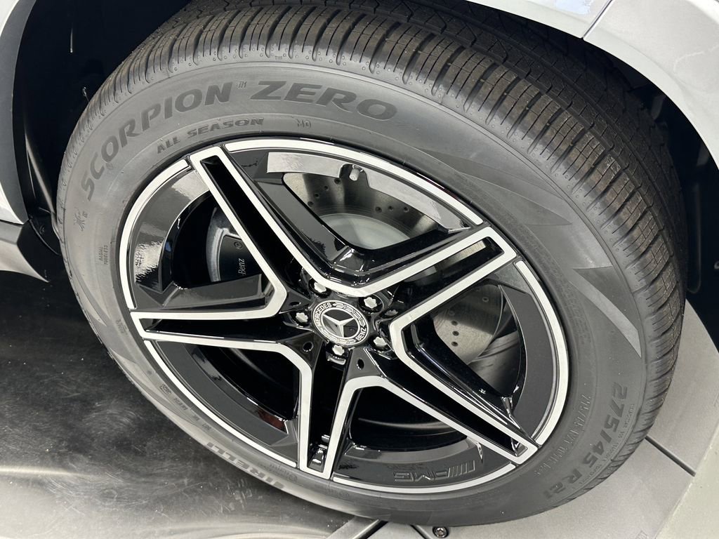 2026 Mercedes Benz GLS 450 4MATIC photo 13
