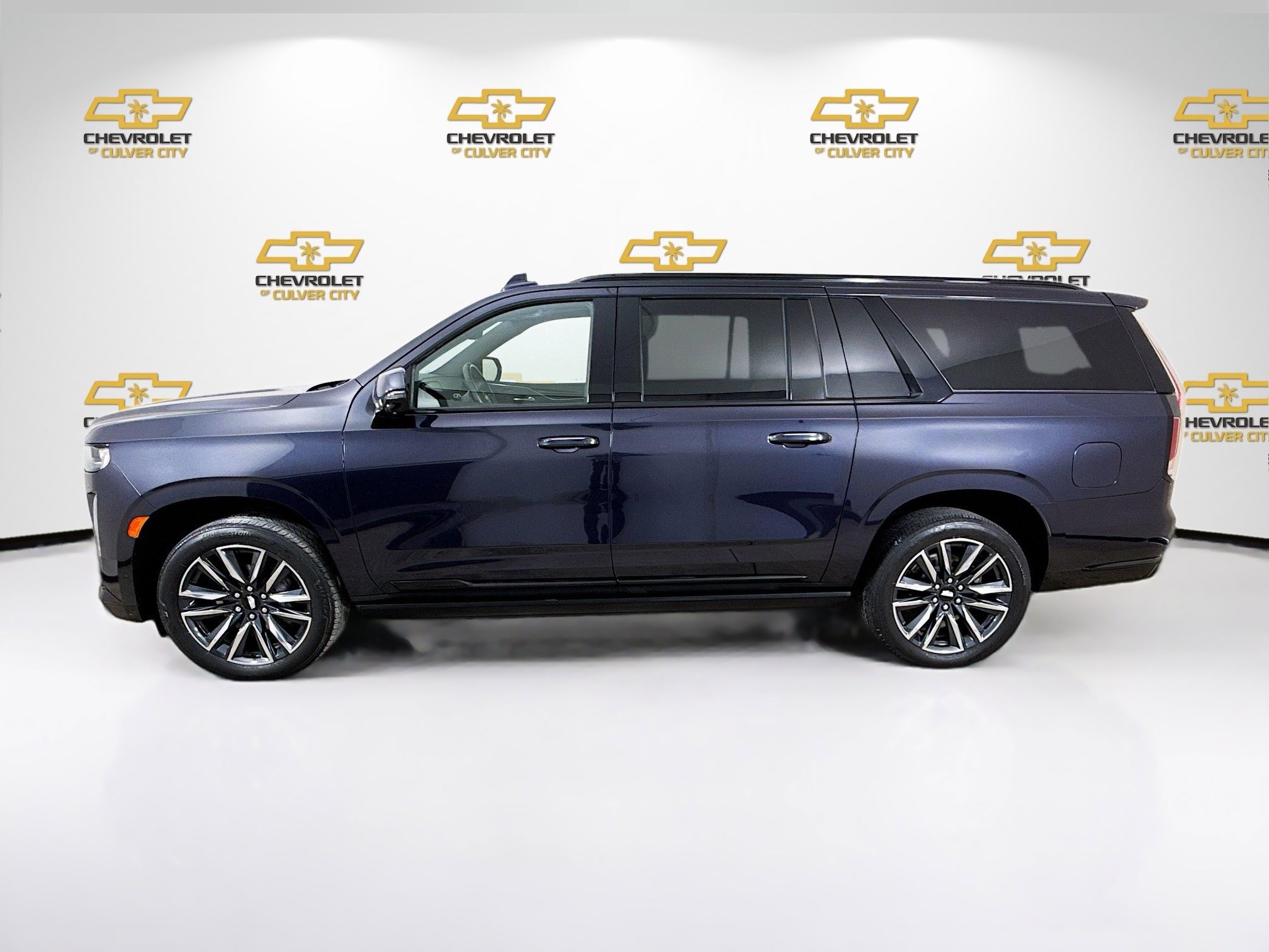 2023 Cadillac Escalade ESV Sport photo 2