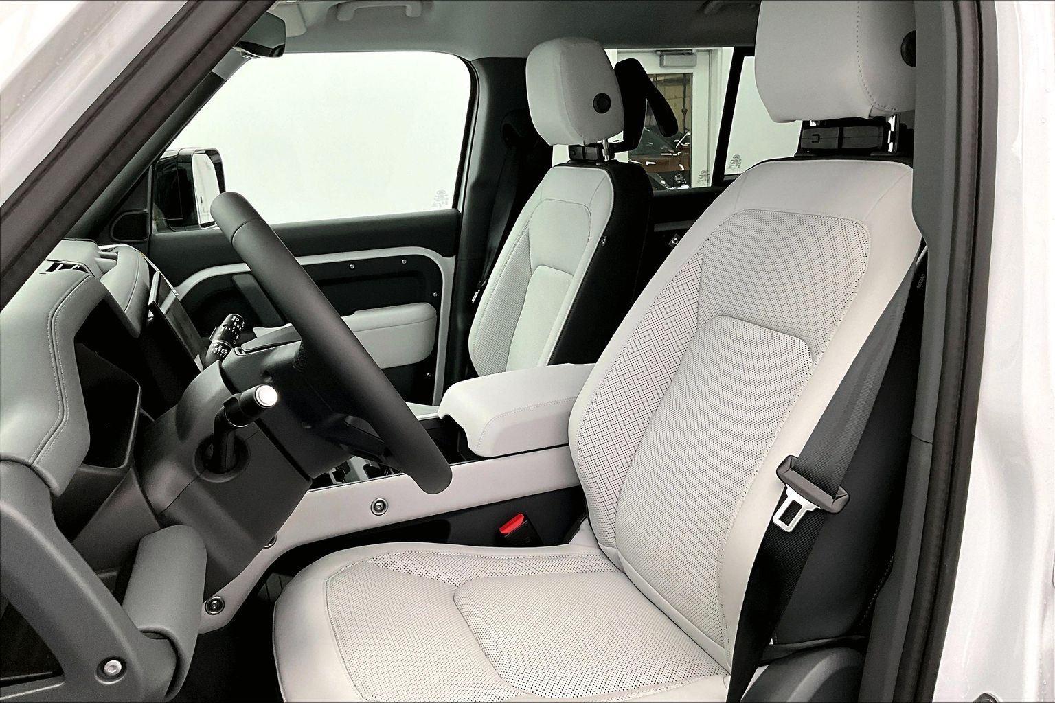 2026 Land Rover Defender S 110 photo 4