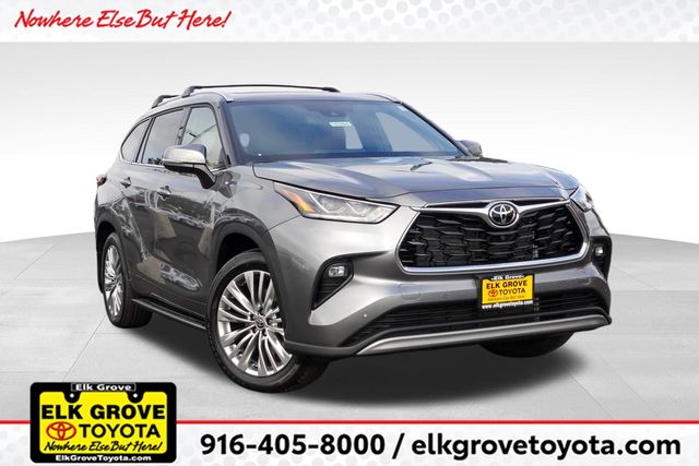 2026 Toyota Highlander Platinum's photo