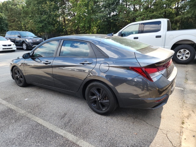 2021 Hyundai Elantra SEL photo 2