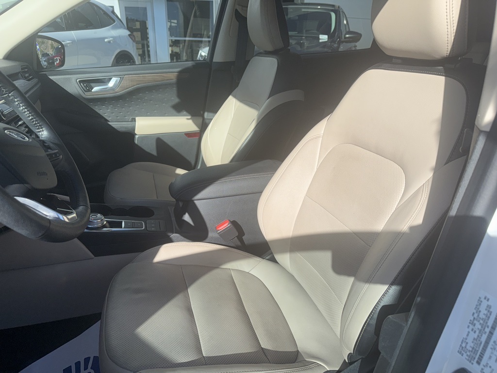 2020 Ford Escape Titanium Hybrid photo 2