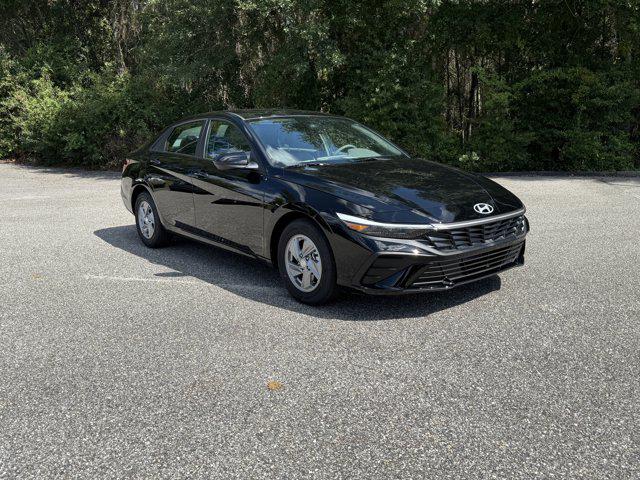 2026 Hyundai Elantra SE's photo