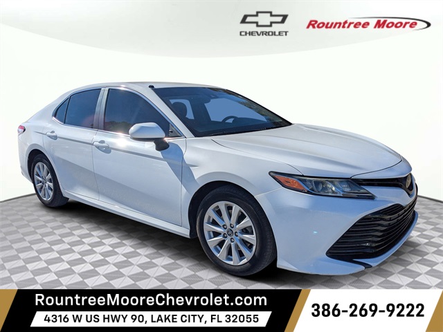 2018 Toyota Camry LE's photo