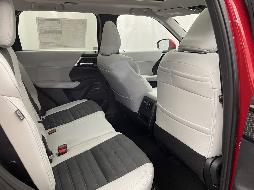 2025 Mitsubishi Outlander SE photo 22