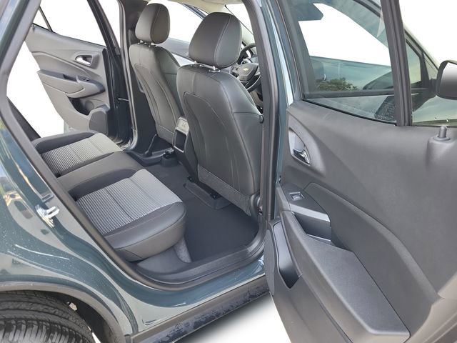 2025 Chevrolet Trax LT photo 21